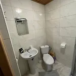 біля річки
