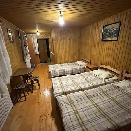 біля річки