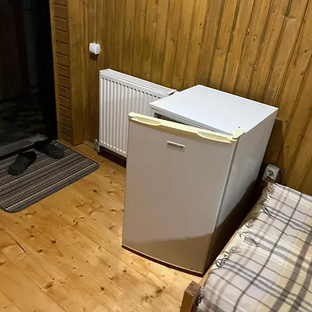 біля річки 여관 *