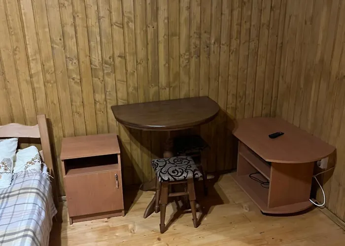 біля річки