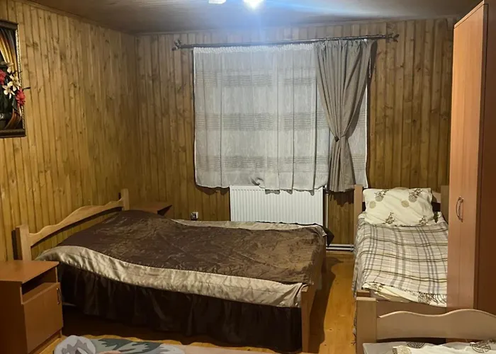 біля річки