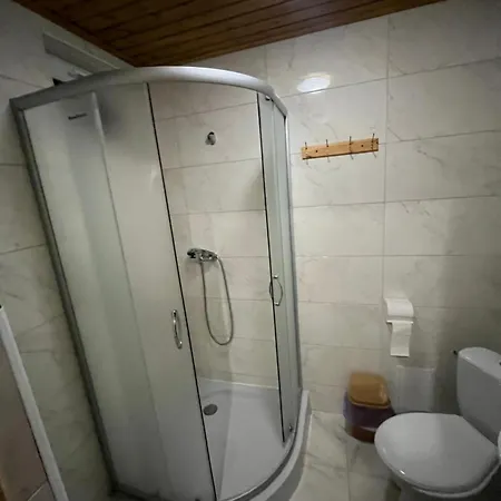 Inn біля річки
