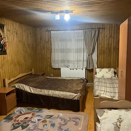 біля річки