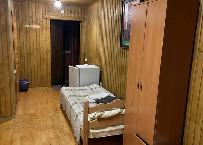 Inn біля річки *